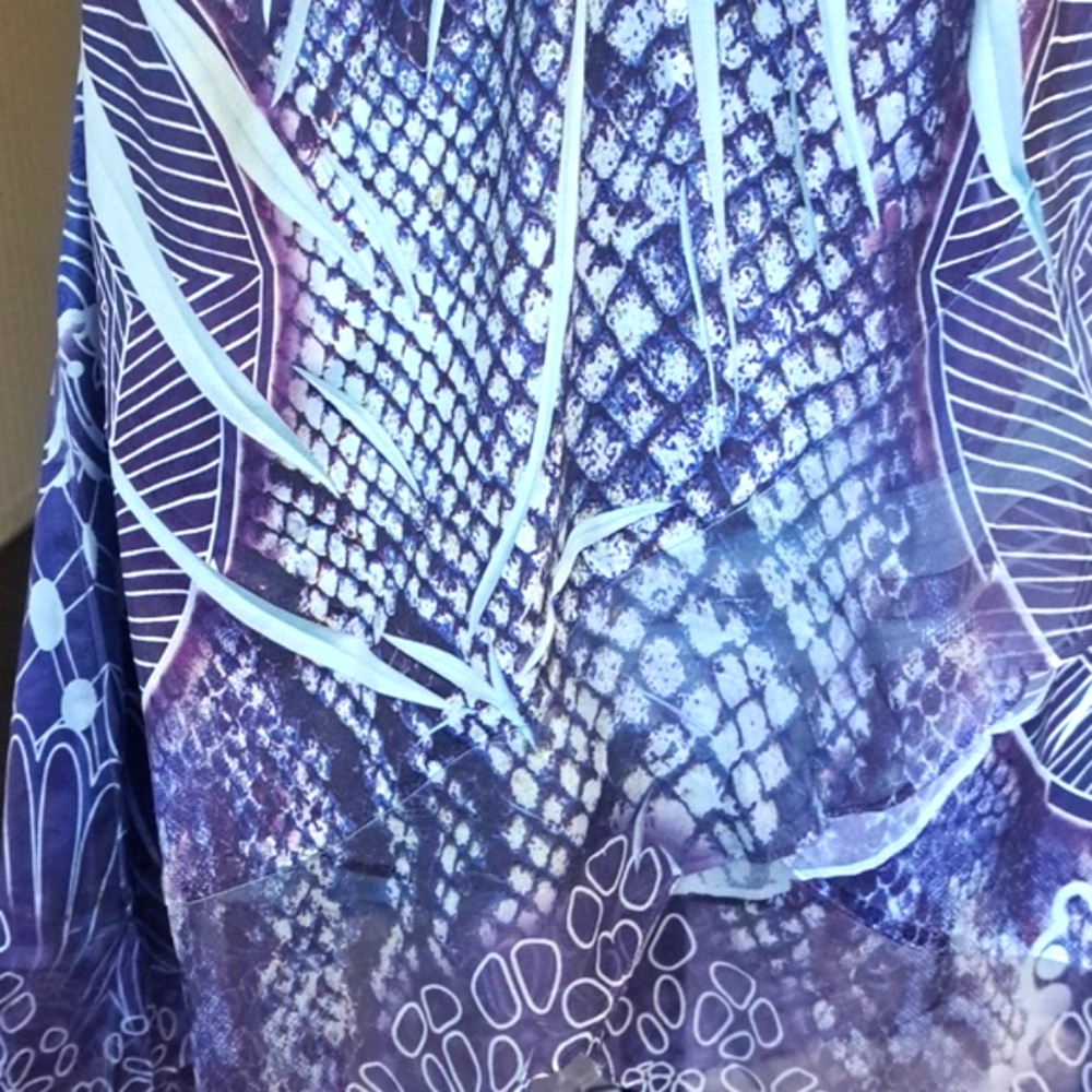 No iron soft blouse for fuller figure in multicolors in size XL. - Picture 2 of 6